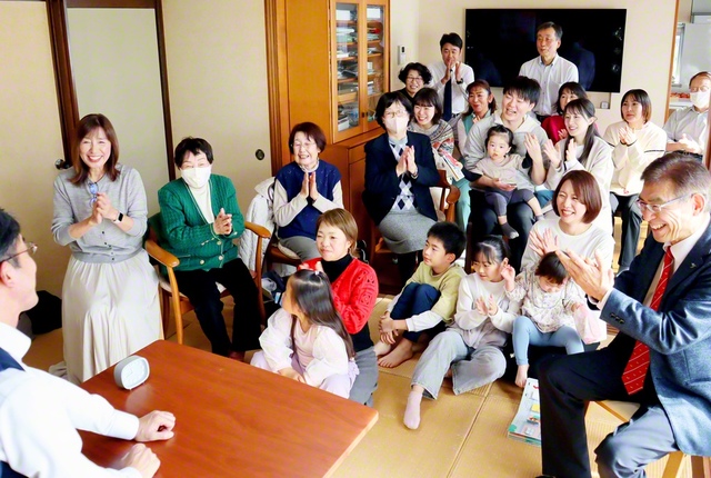 笑顔あふれる座談会が全国各地で（写真は千葉の友）