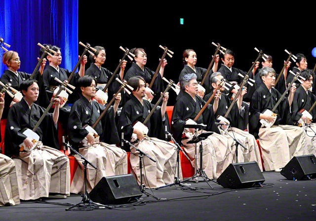 民音公演「小山貢　津軽三味線合奏団　強く深く響く心の音」（なかのZERO大ホールで）