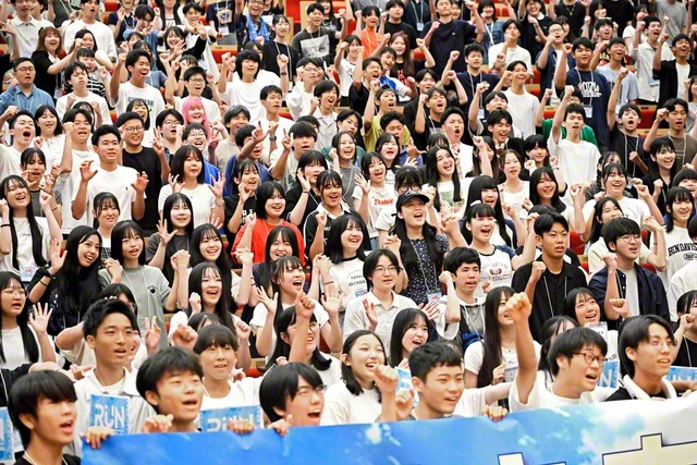 8月に創価大学で行われた全国未来部夏季研修会。鳳雛たちが勝利の青春を送ることを誓い合った