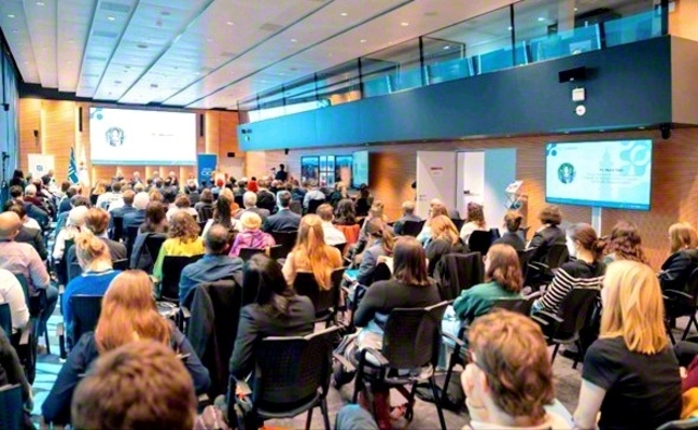 政府間機関「国際対話センター」が主催したフォーラムには100人あまりが参加し、活発な議論が交わされた（ジュネーブで）