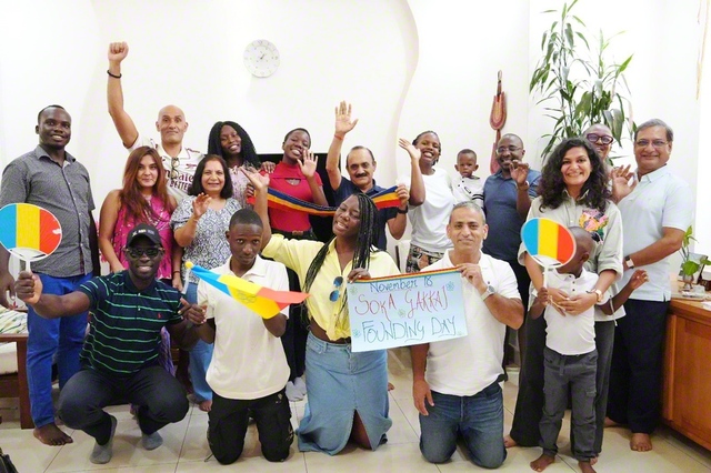 新たな広布の峰へ！――信心根本の挑戦を約し合ったウガンダの友（同23日、首都カンパラで）