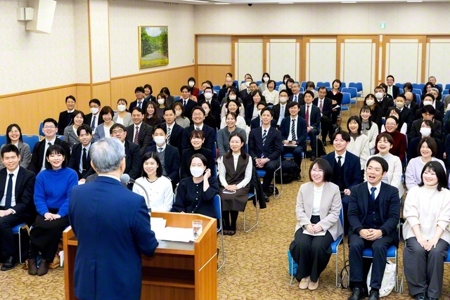 “未来部　躍動の年”へ、次代の学会の発展を担う未来部育成の誓いを新たにした、全国の方面未来本部長・未来部長・少年少女部長会（世界聖教会館で）