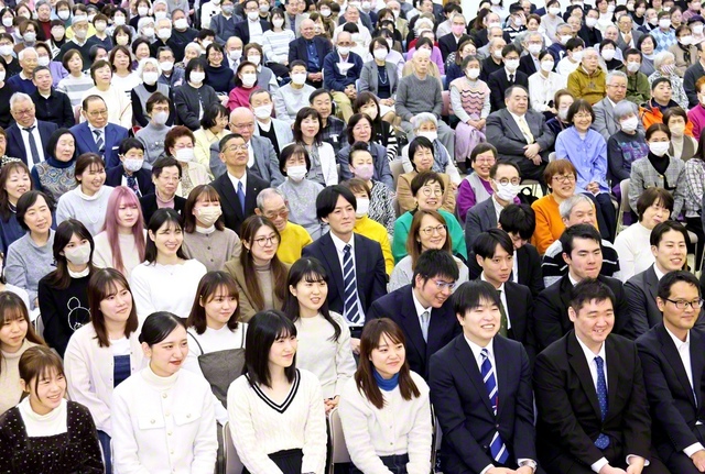 和楽の大前進を誓う台東区の友。集いでは、池田少年少女合唱団、銀水合唱団の歌声が響いた（東京上野平和講堂で）