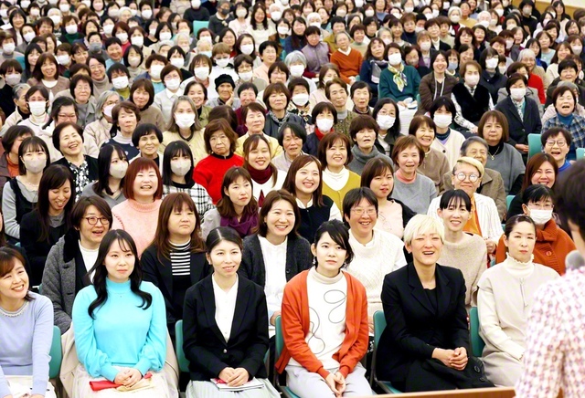 福運薫る香川総県女性部の友（四国池田文化会館で）