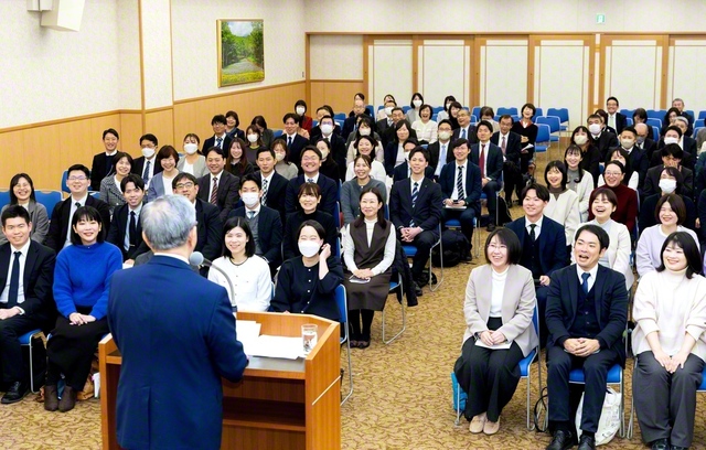 “未来部　躍動の年”へ、次代の学会の発展を担う未来部育成の誓いを新たにした、全国の方面未来本部長・未来部長・少年少女部長会（世界聖教会館で）