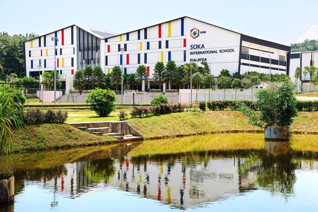 豊かな自然に囲まれたSISMのキャンパス。生徒たちが日々、伸び伸びと学んでいる