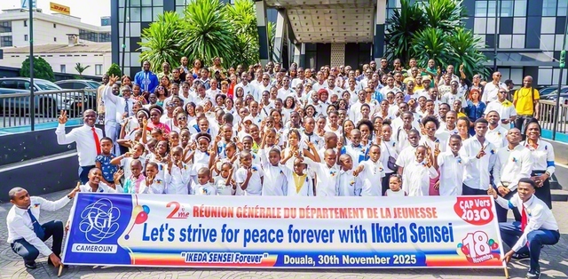 【カメルーン】師弟の旗を掲げるカメルーンの青年部総会（11月30日、ドゥアラで）