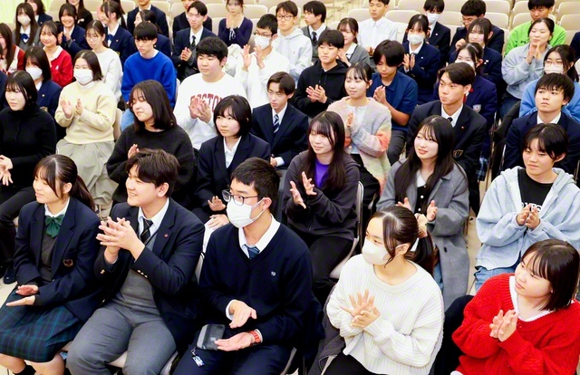 信濃文化会館での首都圏未来部の集いでは、田口湧貴さん、關華暖さんが司会を務めた