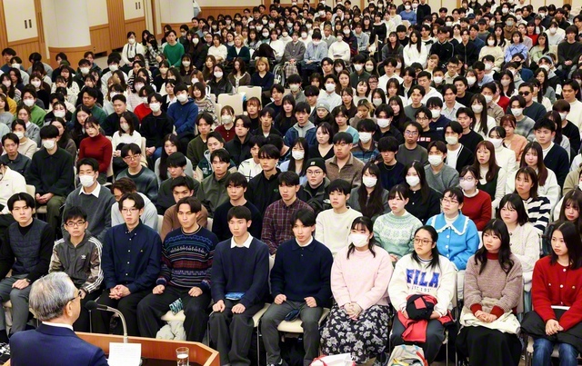 我が青春に誇りあり！――社会へ雄飛する誓いを込めた創大・短大の学生部の栄光大会（14日、金舞会館で）