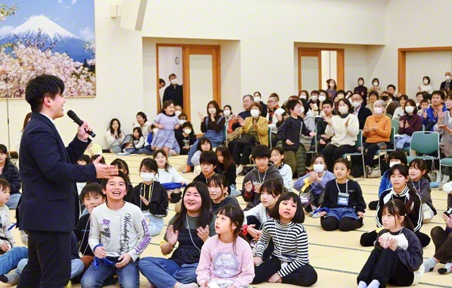 にぎやかに行われた「富山少年少女きぼう祭」（富山文化会館で）