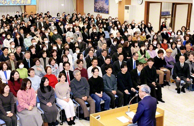 師弟共戦の誓いみなぎる新立川総区の総会。「太陽の子合唱団」の歌声が花を添えた（立川文化会館で）