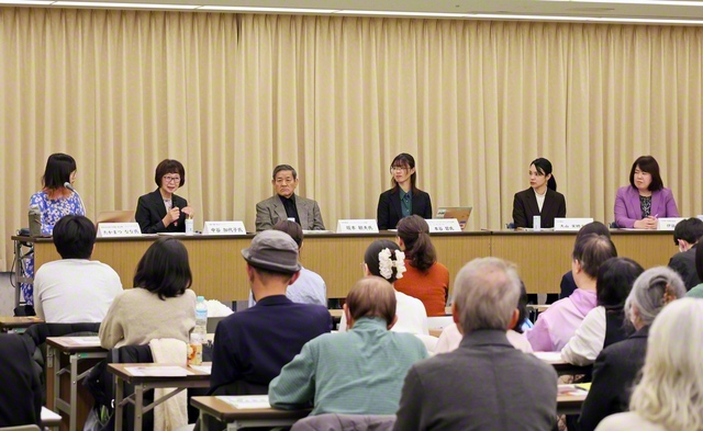 東京・新宿区の戸田記念国際会館で行われた第8回ユースフォーラム。株式会社笑下村塾代表取締役のたかまつなな氏の進行で、パネルディスカッションが行われた（14日）