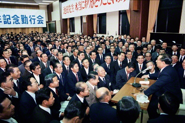 1983年12月11日、池田先生が福山文化会館を初訪問し、備後広布30周年記念「広宣流布誓願勤行会」に出席した