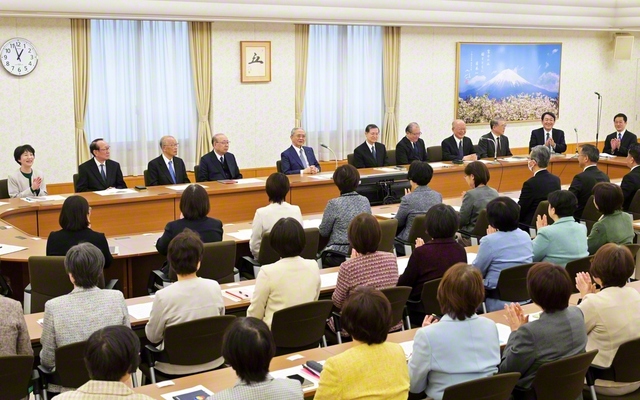 全国最高協議会では、本年の全同志の奮闘に感謝し、明年の勝利を期した（17日、学会本部第2別館で）