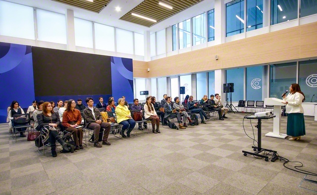 男女学生部が海外の団体と共同で実施した「青年平和意識調査」の報告会の様子