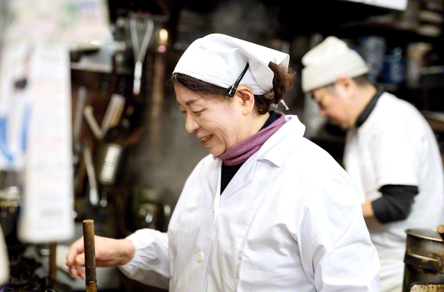 「あえて苦労の姿を見せているだけで、結局は幸せなのよ」と丸林さん。困難を悠々と見下ろし、今年も笑顔で年越しそばを振る舞う