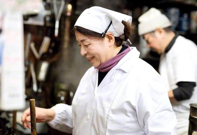 「あえて苦労の姿を見せているだけで、結局は幸せなのよ」と丸林さん。困難を悠々と見下ろし、今年も笑顔で年越しそばを振る舞う