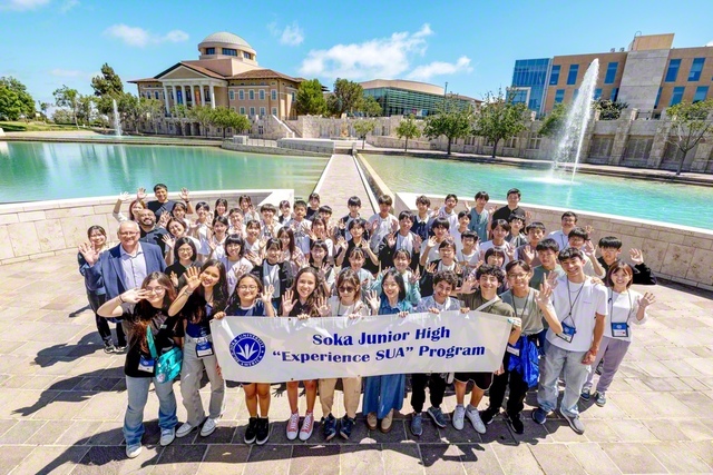 SUA研修に参加した東西の創価中学生とブラジル創価学園生（7月）