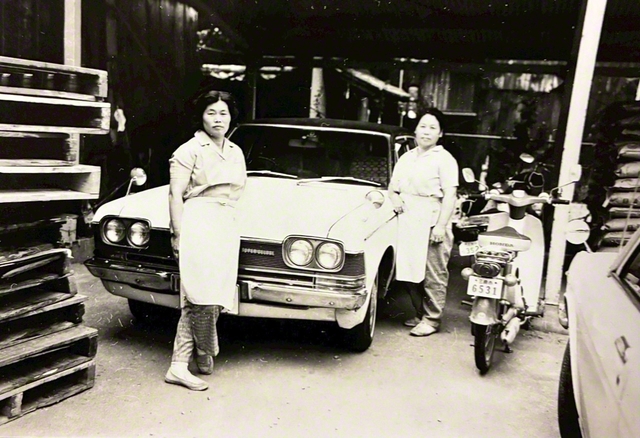 働き盛りだった当時の下西さん㊧（本人提供）