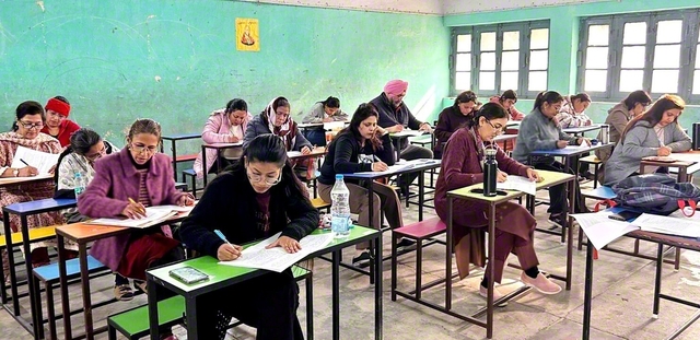 北インド方面のメンバーが、学んできた成果を発揮した（14日、パンチクラで）