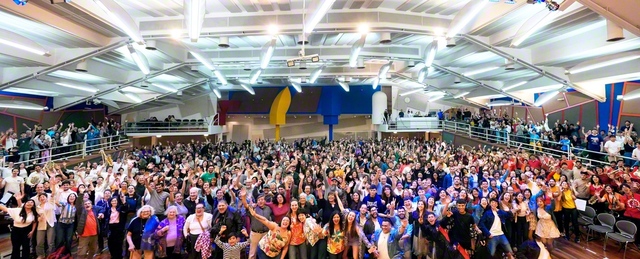 歓喜と情熱に満ちたアルゼンチンの青年文化祭（アルゼンチン平和講堂で）