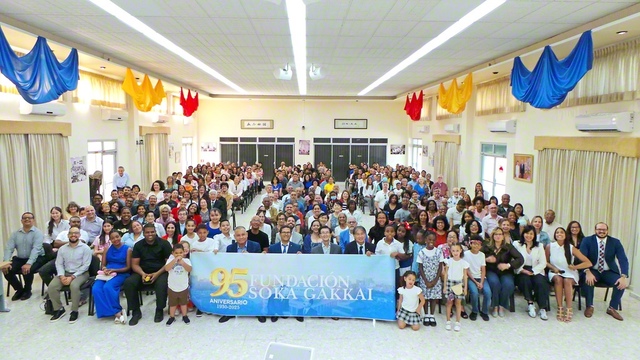 ドミニカ共和国の友が前進の息吹にあふれて（ドミニカ共和国文化会館で）