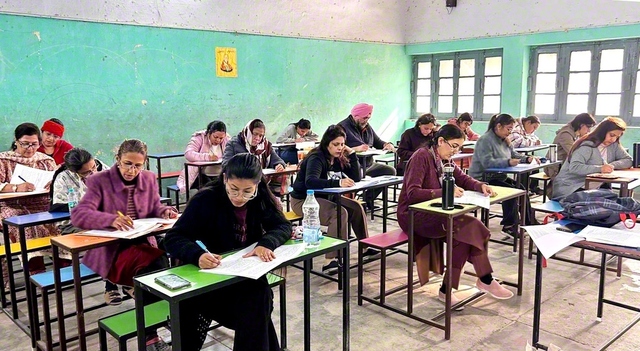 北インド方面のメンバーが、学んできた成果を発揮した（14日、パンチクラで）