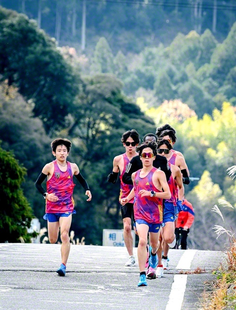 悲願の初出場から10年を経て、次なるステージへ――今月上旬に行われた最終合宿では、山口選手（左端）、小池選手（右手前）ら全選手が全力で練習に励んだ（9日、静岡・島田市内で）