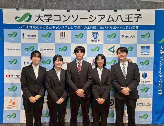 防犯意識向上に関する提案を行った安田ゼミのチーム「SPARK」のメンバー