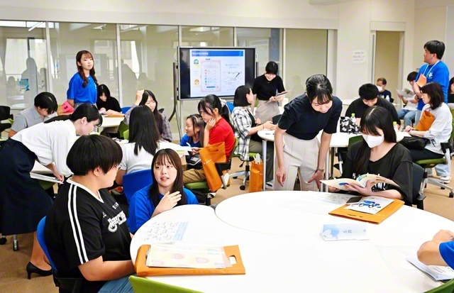 在学生と参加者が一緒になって学部選択を考えるワークショップ（昨年9月）