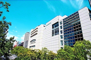 企画展示が開かれる神戸市の関西国際文化センター