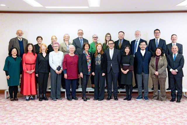 永遠にセンセイと共に！――欧州各国の友