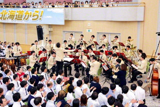 北海道音楽隊が方面歌「三代城の歌」などを力強く演奏し、総会を盛り上げた（同）