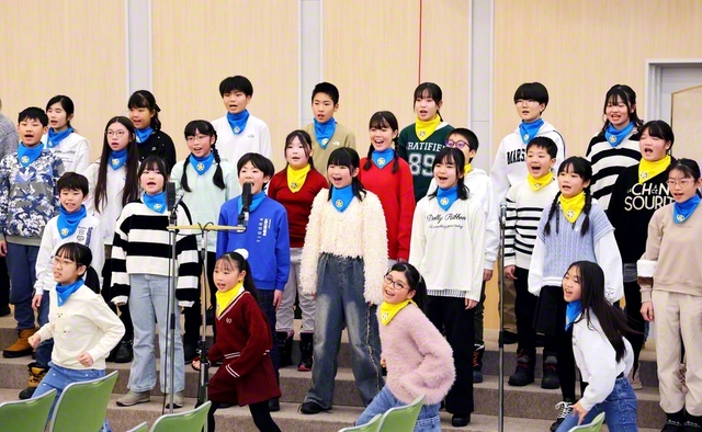 開会前には、少年少女部の「北海道きら星合唱団」が笑顔で歌声とダンスを披露。男女の学生部、未来部の代表が、日々の奮闘の模様と未来への決意を述べた（同）