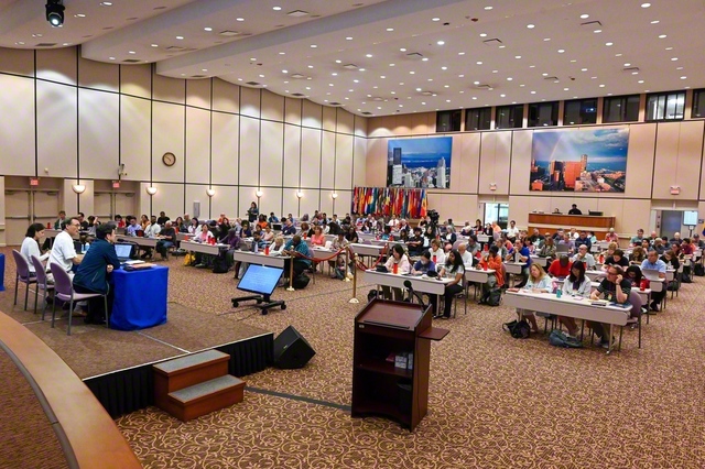 昨年8月に開催されたアメリカSGIの教学研修会。生命尊厳の哲学を学び合った（フロリダ自然文化センターで）