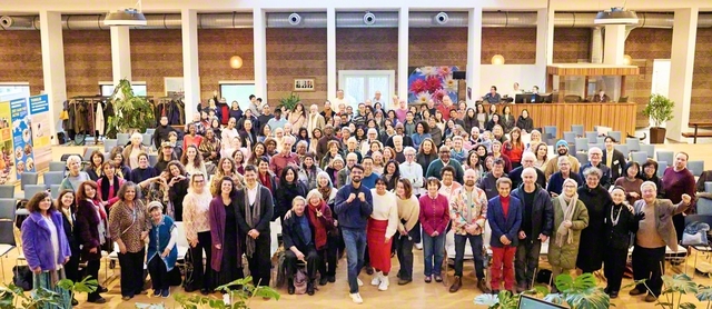 【オランダ】オランダSGIの北オランダ方面による新年の集いでは、男子部のフォン・ダオ・バさんが広布拡大に挑む中で、心身の不調や失業を乗り越えた体験を発表した。青年部の有志がベートーベンの「第九」（歓喜の歌）を高らかに歌い上げた（1日、オランダ池田友好平和会館で）