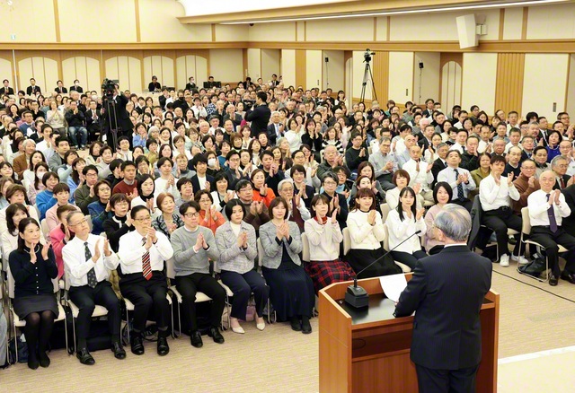 平和と希望の前進を誓い合った全国地区部長・地区女性部長会。“師と共に”“広布のために”と、わが使命の舞台に妙法の連帯を広げゆく（金舞会館で）