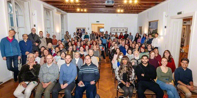 一人一人が躍進を誓ったオーストリアの集い。御本尊授与式も行われた（4日、オーストリア文化センターで）