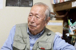柔和な笑みで取材に応じる安藤さん。心には師への誓いの炎が燃えさかる