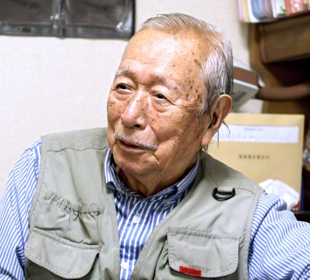 柔和な笑みで取材に応じる安藤さん。心には師への誓いの炎が燃えさかる