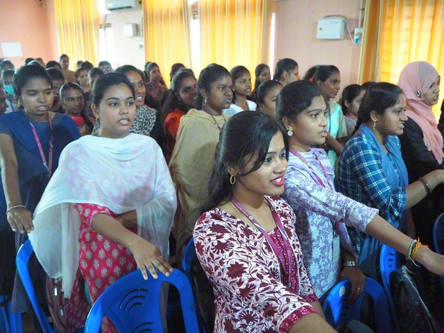 創価池田女子大学の学生らが宣誓文を唱和した