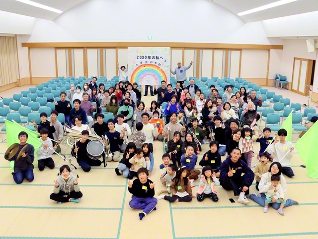 昨年12月、滋賀・大津文化会館で行われた大津光彩本部のファミリー勤行会。音楽隊の友も駆け付け、充実のひとときを過ごした