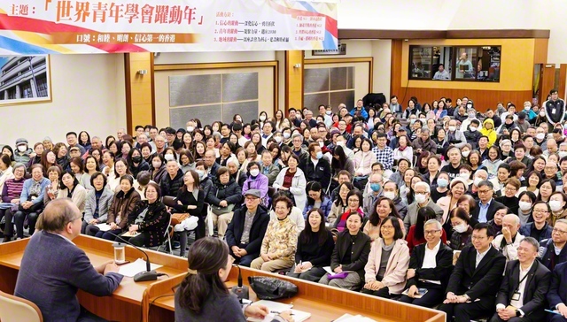 谷川SGI理事長による香港の教学研修会。質疑応答も行われ、信心の喜びを分かち合う触発の場となった（24日、香港文化会館で）