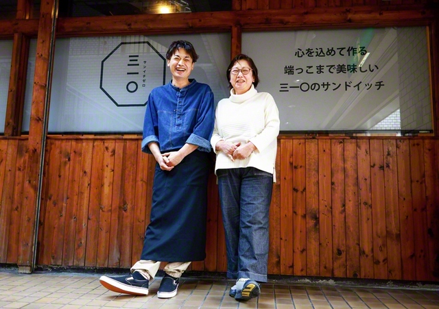 中田さん㊧は、母・二子さんへの感謝が尽きない。「どんな時も明るくて、信心真っすぐな自慢のオカンです」と