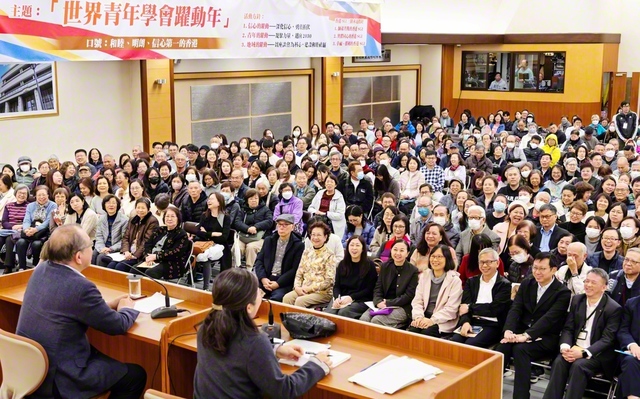 谷川SGI理事長による香港の教学研修会。質疑応答も行われ、信心の喜びを分かち合う触発の場となった（24日、香港文化会館で）