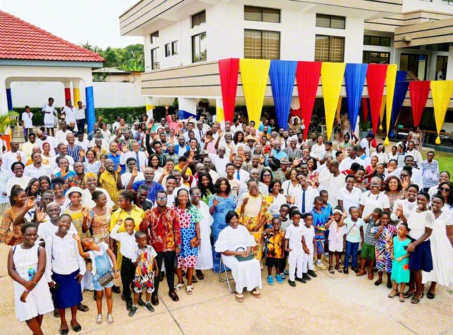 世界中で創価の友が躍動（1日、ガーナ）。誇りを胸に我らも前進だ！