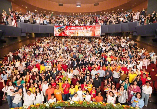 広布の未来は私たちが開く！――常勝西インド総会に集った友が誓いに燃えて（26日、ムンバイ市内で）