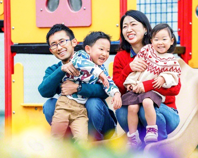 「誰かの役に立ち、家族を守れる自分になれた」。それが何よりの喜びと感謝の日々を送る（左から植竹さん、智輝くん、美樹さん、乙葉ちゃん）