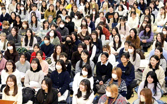 誓いの青春を朗らかに――東京・女性部八王子特区の華陽誓春大会（松風センターで）