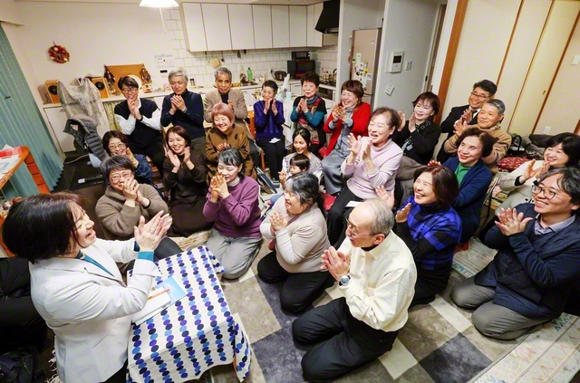 互いの話に耳を傾け、語らいが弾む座談会（東京・日野市）